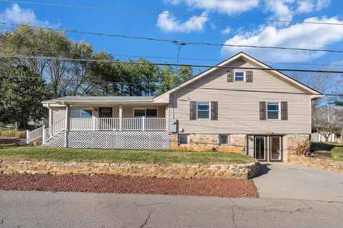 1724 Starview Dr, Salem, VA 24153