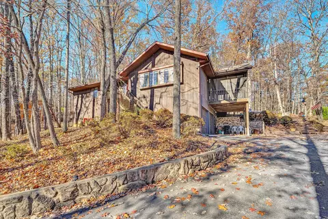 1046 Mountain Pass Rd, Blue Ridge, VA 24064
