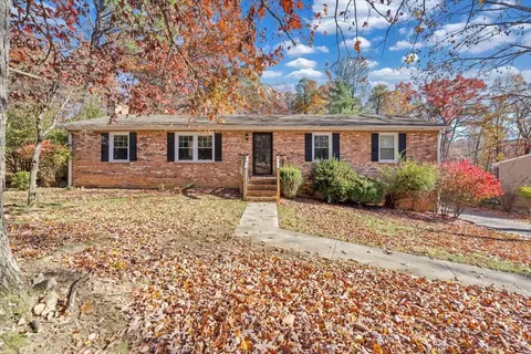 2216 E Ruritan Rd, Roanoke, VA 24012