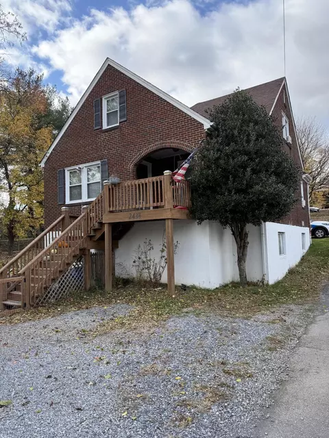 2438 King St NE, Roanoke, VA 24012