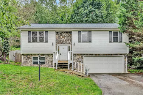 2714 Grandin Rd SW, Roanoke, VA 24015