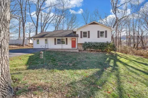 1100 Flint Dr, Christiansburg, VA 24073