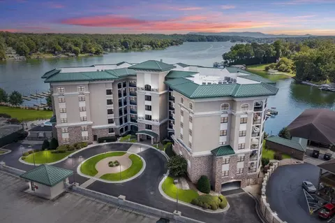 100 Bridgewater Pointe Pl #601, Moneta, VA 24121