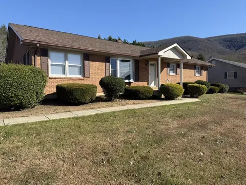 200 Sherry May St, Covington, VA 24426