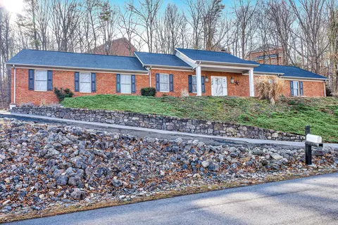 178 Forest Dr, Salem, VA 24153