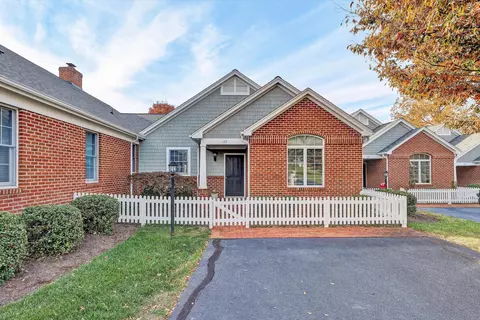 127 Village Green Dr, Penhook, VA 24137