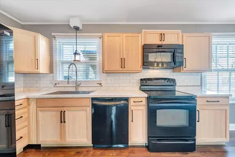 Kitchen - 6714 Albert Rd, Roanoke, VA 24019 photo 2 of 9