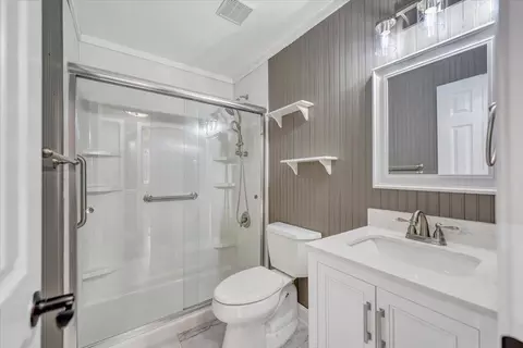 Bath - 6714 Albert Rd, Roanoke, VA 24019 photo 1 of 6