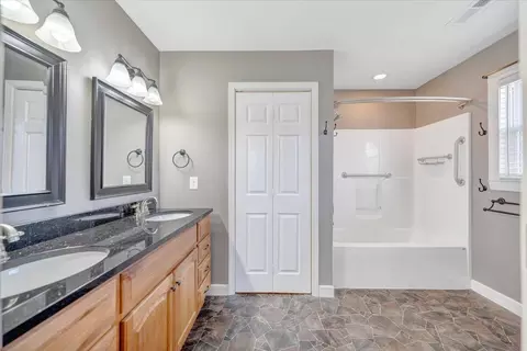 Bath - 6714 Albert Rd, Roanoke, VA 24019 photo 5 of 6
