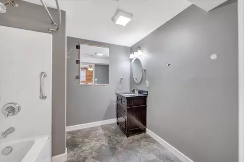 Bath - 6714 Albert Rd, Roanoke, VA 24019 photo 6 of 6