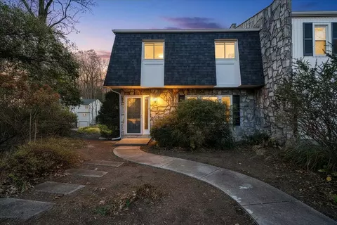 3319 Stonehenge Sq, Roanoke, VA 24018