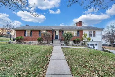 7372 Chester Dr, Roanoke, VA 24019
