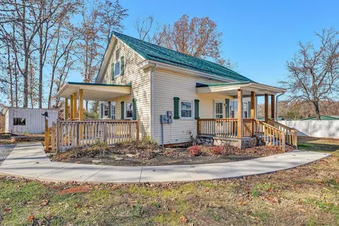 1088 Piney Grove School Rd, Moneta, VA 24121