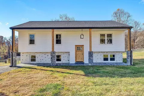 227 Hunters Trail Trl, Troutville, VA 24175