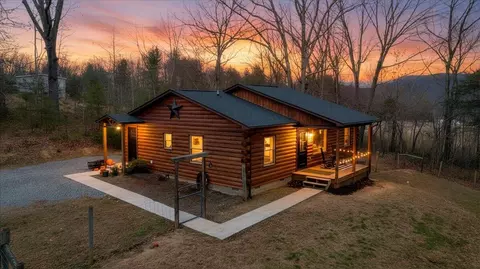 8013 Springwood Rd, Buchanan, VA 24066