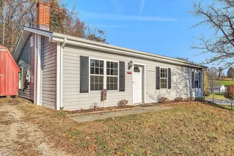 39 Maple Ave, Troutville, VA 24175