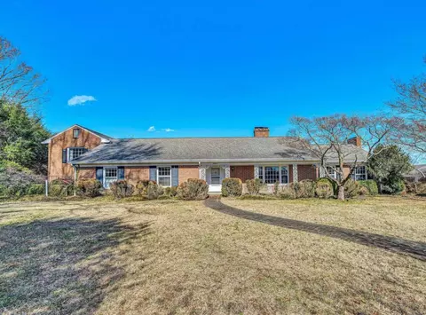 3207 Orchard Hill Rd SW, Roanoke, VA 24018