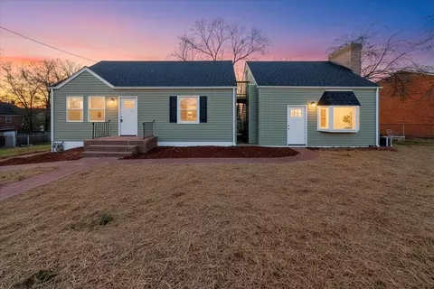 2218 Larchwood St NE, Roanoke, VA 24012