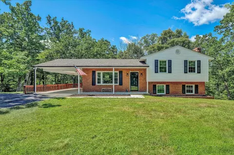 222 N Oakwood Rd, Troutville, VA 24175