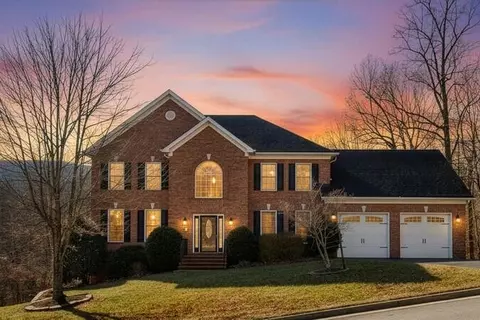 7524 Autumn Park Dr, Roanoke, VA 24018