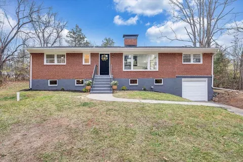 5235 Dogwood Acres Dr, Roanoke, VA 24019