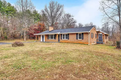 1059 Fairview Dr, Big Island, VA 24526