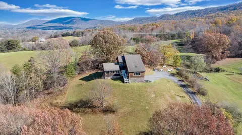 35 Fawn Ct, Roanoke, VA 24012