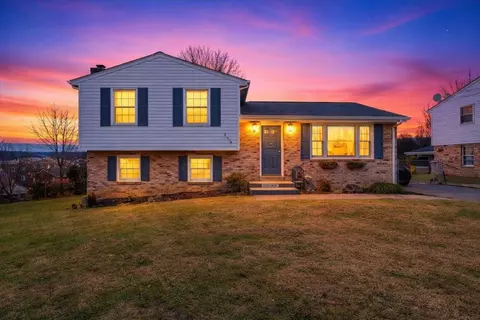 616 Elmcrest St NE, Roanoke, VA 24019