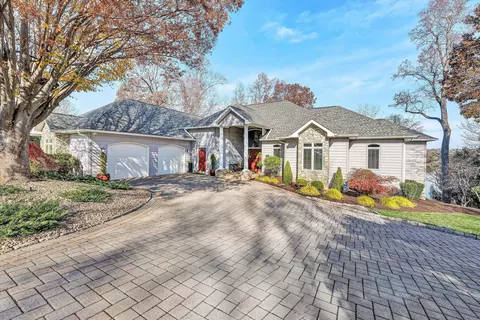 695 Fox Chase Rd, Wirtz, VA 24184