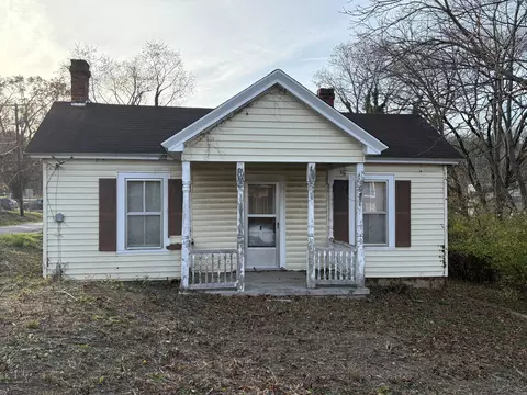 202 N Roanoke St, Fincastle, VA 24090