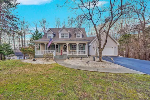 101 Briarcliff Dr, Moneta, VA 24121