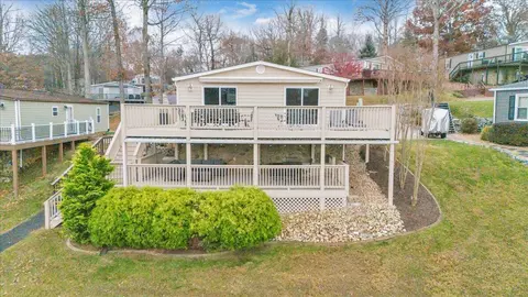 305 Mill Lake Rd, Huddleston, VA 24104