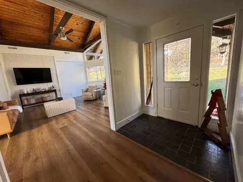 Entry Way - 811 Heatherton Dr, Covington, VA 24426 photo 1 of 3