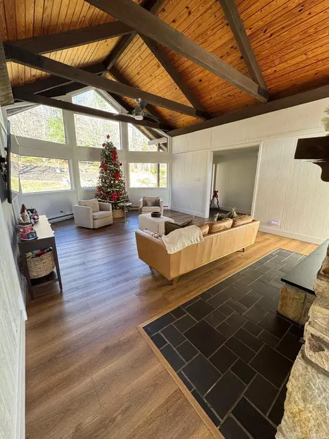 Living - 811 Heatherton Dr, Covington, VA 24426 photo 3 of 10