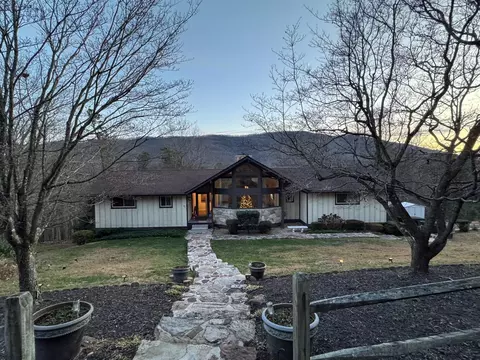 Exterior - 811 Heatherton Dr, Covington, VA 24426 photo 13 of 14