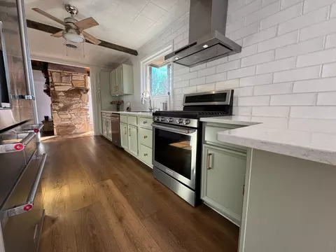 Kitchen - 811 Heatherton Dr, Covington, VA 24426 photo 4 of 4