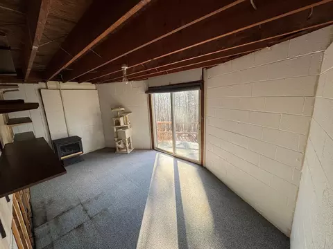Living - 811 Heatherton Dr, Covington, VA 24426 photo 10 of 10