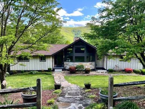 811 Heatherton Dr, Covington, VA 24426