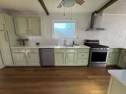 Kitchen - 811 Heatherton Dr, Covington, VA 24426 photo 2 of 4
