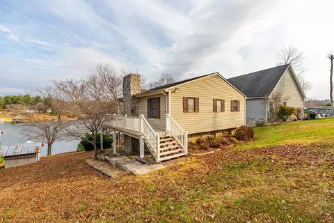 1392 Hermitage Cir, Huddleston, VA 24104