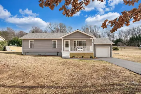 44 Strawberry Banks Dr, Moneta, VA 24121