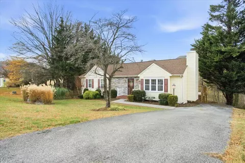 1653 Millwood Dr, Salem, VA 24153