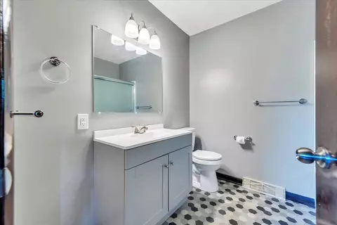 Bath - 1108 E Dolly Ann Dr, Covington, VA 24426 photo 1 of 5