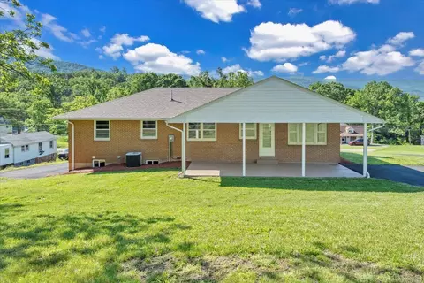 Exterior - 1108 E Dolly Ann Dr, Covington, VA 24426 photo 5 of 12