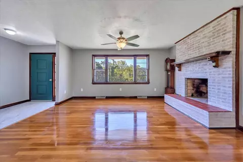 Living - 1108 E Dolly Ann Dr, Covington, VA 24426 photo 4 of 6