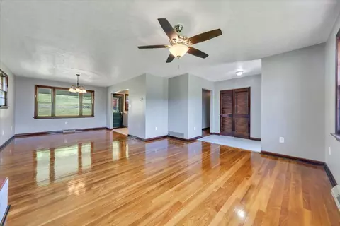 Living - 1108 E Dolly Ann Dr, Covington, VA 24426 photo 3 of 6