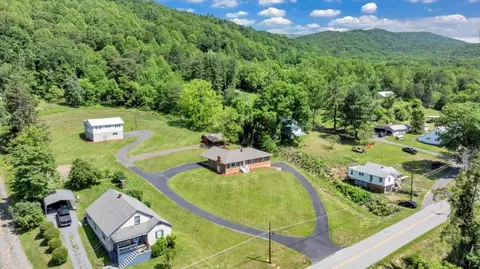 View/Area - 1108 E Dolly Ann Dr, Covington, VA 24426 photo 2 of 5