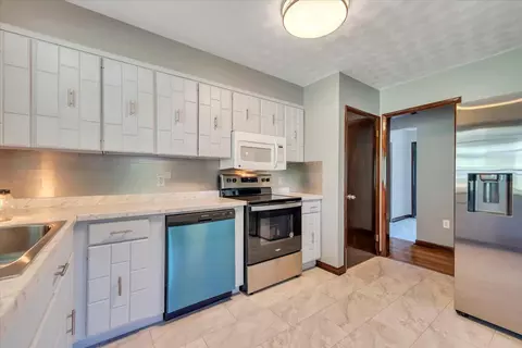 Kitchen - 1108 E Dolly Ann Dr, Covington, VA 24426 photo 3 of 4