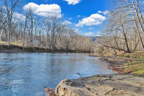 254 River Rd S, Covington, VA 24426