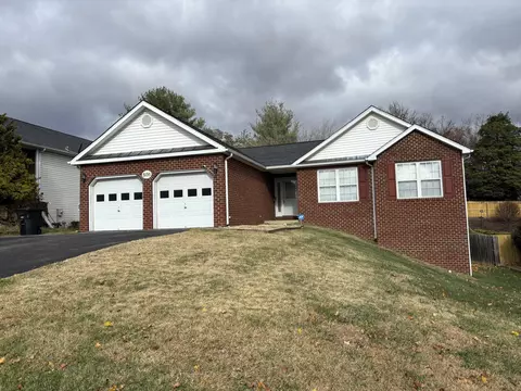 506 Gavin Cir, Salem, VA 24153